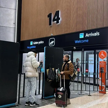 Holding Istanbul Airport